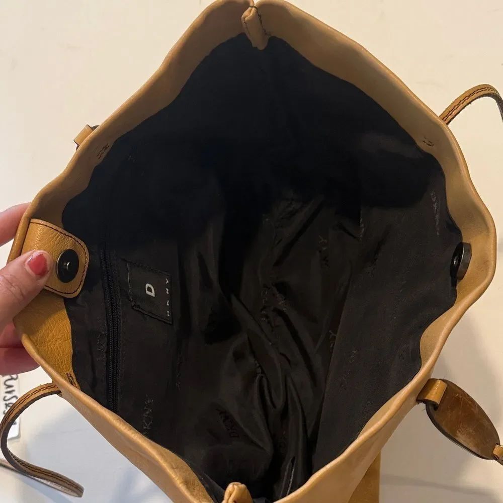 DKNY vintage Tan Leather Shoulder Bag - Picture 3 of 5